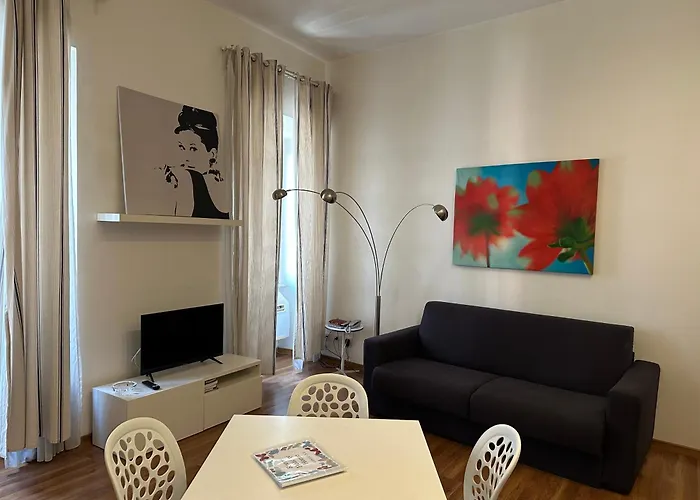 Romeholidayhome 2 *